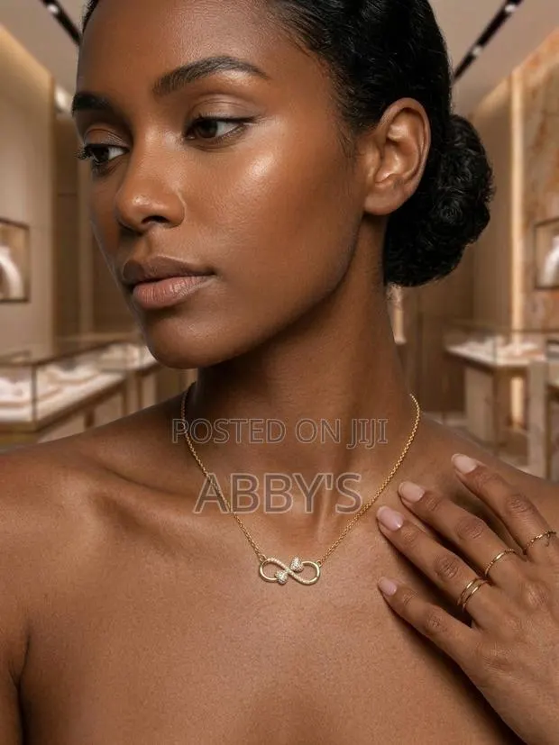 The Eternal Infinity Bow Necklace · Photo 1