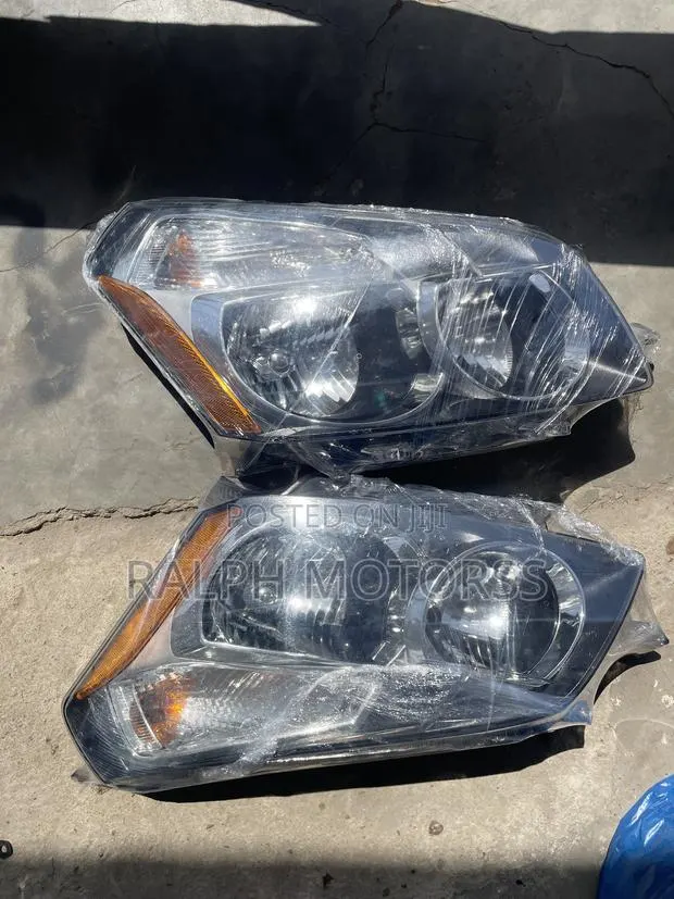 Pontiac Vibe 2009 Headlight · Photo 1