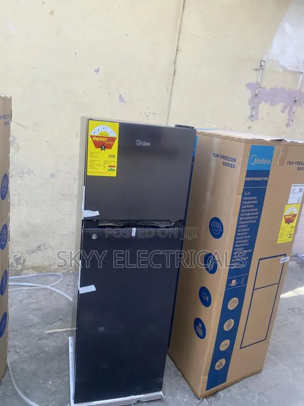 Strongly Made Midea 174liters DoubleDoor Fridge · Photo 1