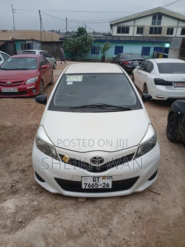 Toyota Quantum 2014 White · Photo 1