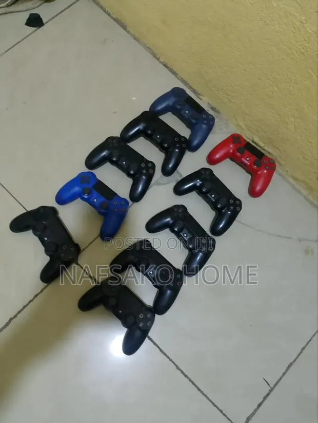 Ps4 Home Used Controllers · Photo 1