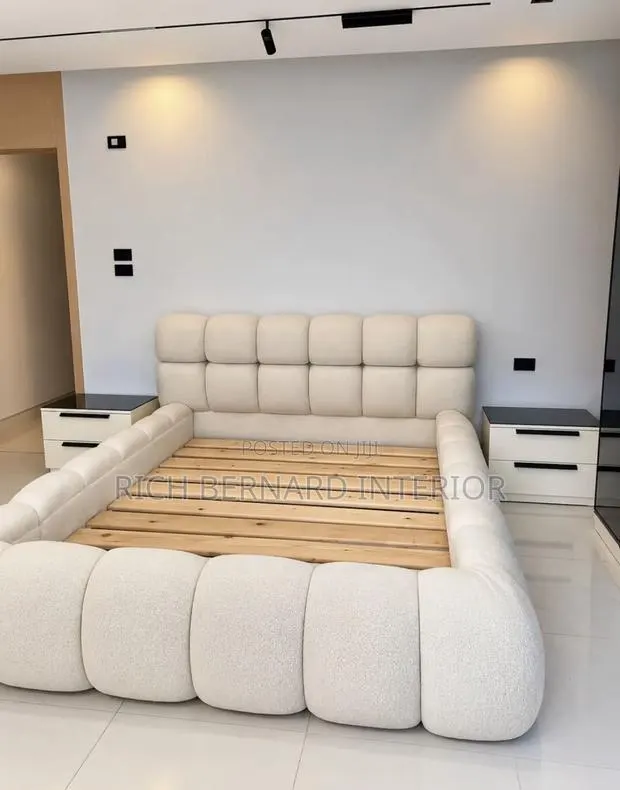 Modern Bouclet Queen Size Bed · Photo 1