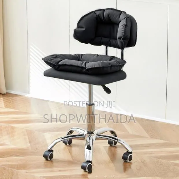 Ergonomic Salon Stool Chair · Photo 1