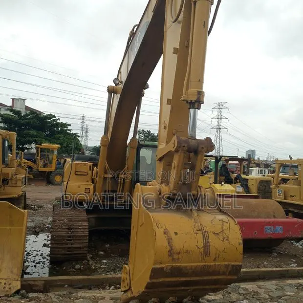 Excavator, Crane, Backhoe,Low Bed , Payloader Buldo for Rent · Photo 1