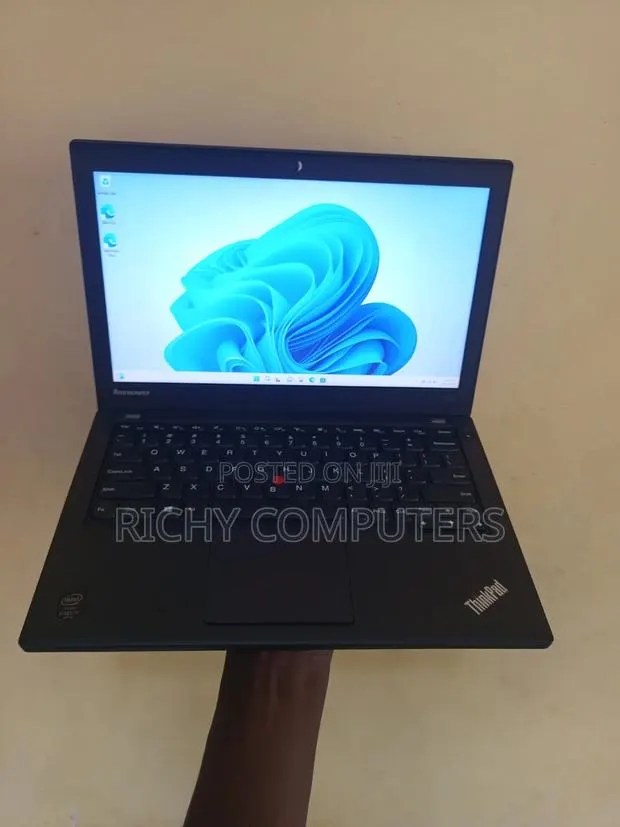 Laptop Lenovo 8GB Intel Core i5 HDD 640GB · Photo 1