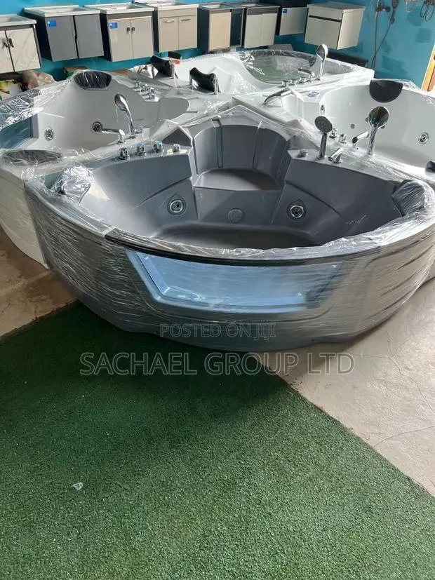 Brand New Ash Jacuzzi · Photo 1