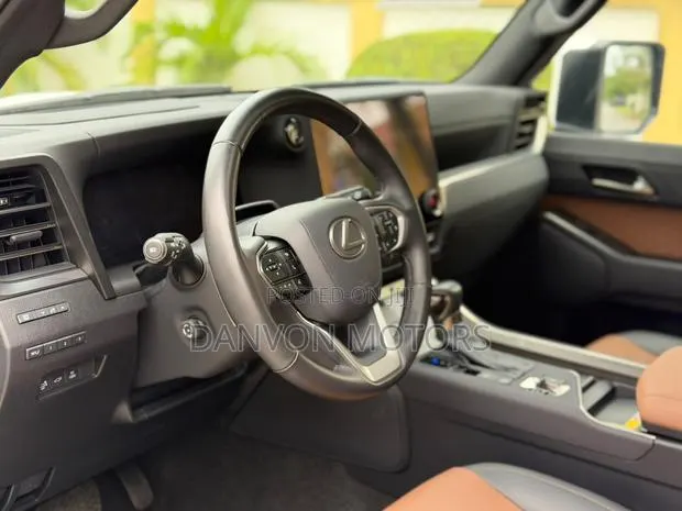 Lexus GX 550 Luxury+ 4WD 2025 White · Photo 1