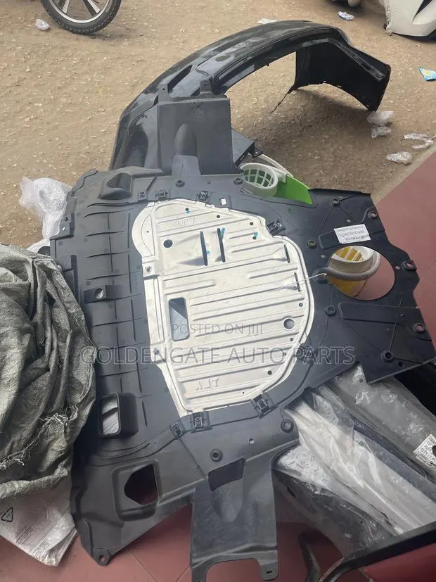 Honda CR-v 17 Engine Panels · Photo 1