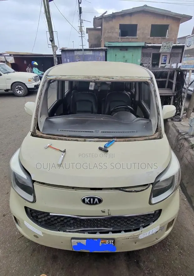 2013-2019 Kia Soul Windscreen Available · Photo 1