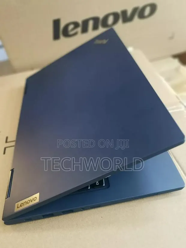 New Laptop Lenovo Chromebook C330 8GB AMD Ryzen SSD 128GB · Photo 1