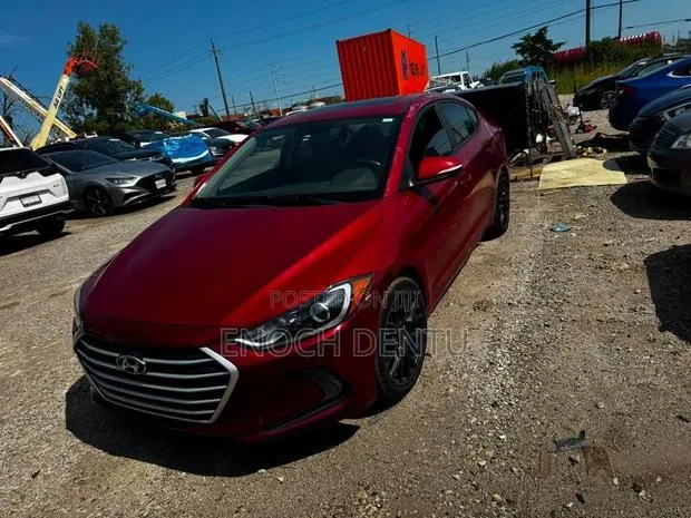 Hyundai Elantra 2017 Red · Photo 1