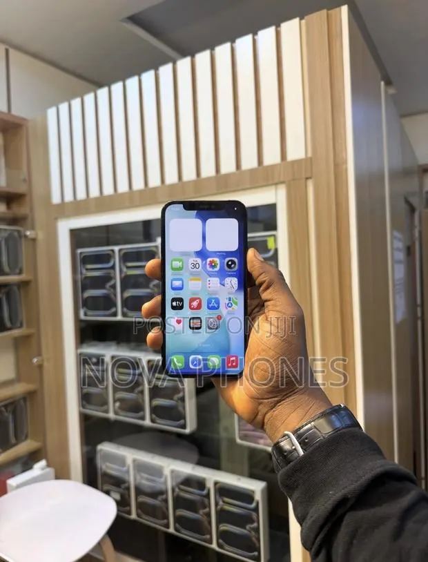 Apple iPhone 12 Pro 128 GB Blue · Photo 1