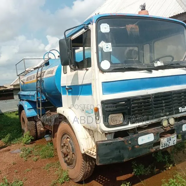 Renault Water Tanker · Photo 1