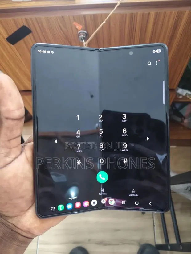 Samsung Galaxy Z Fold 3 256 GB Black · Photo 1