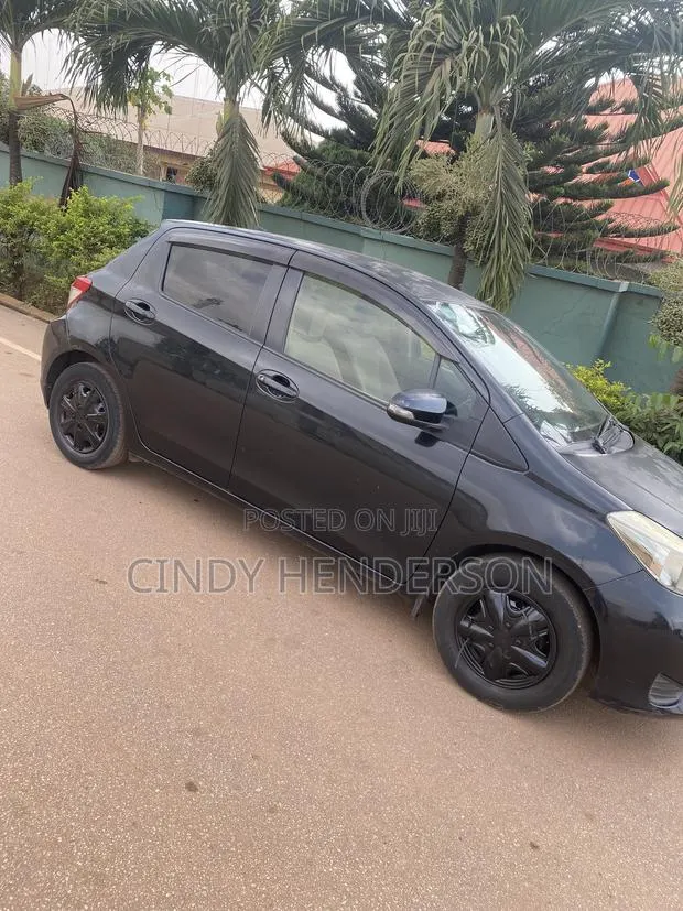 Toyota Vitz 2013 Black · Photo 1