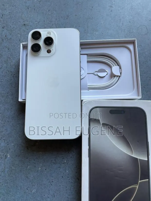 Apple iPhone 16 Pro Max 256 GB White · Photo 1