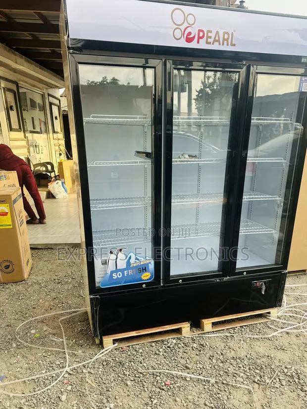 Very Cool Price Display Fridge Three Door Pearl PVC-1540 · Photo 1