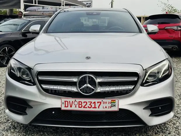 Mercedes-Benz E300 2018 Silver · Photo 1