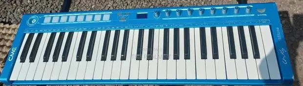 CME U-Key Mobiltone Midi Controller · Photo 1