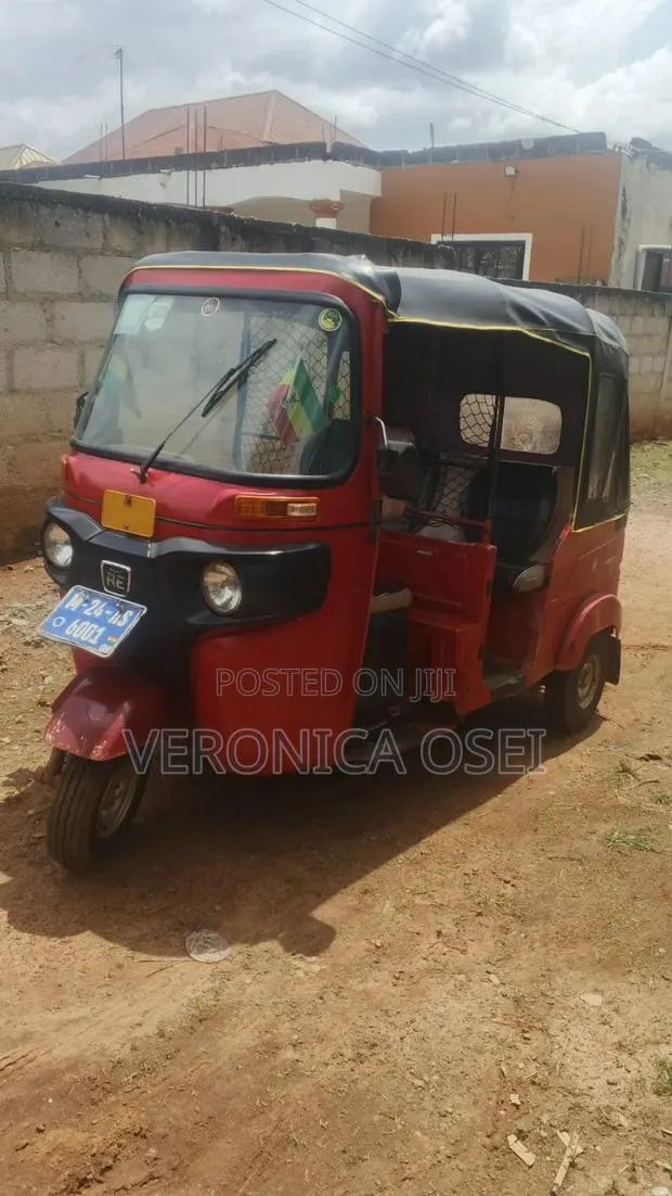 Bajaj RE 2024 Red · Photo 1