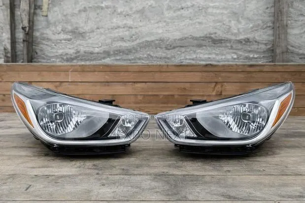 Hyundai Accent 2018-2022 Head Light Pair Halogen · Photo 1