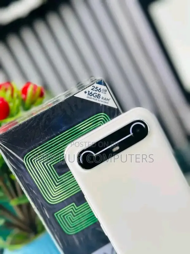 New Tecno Spark Slim 256 GB White · Photo 1