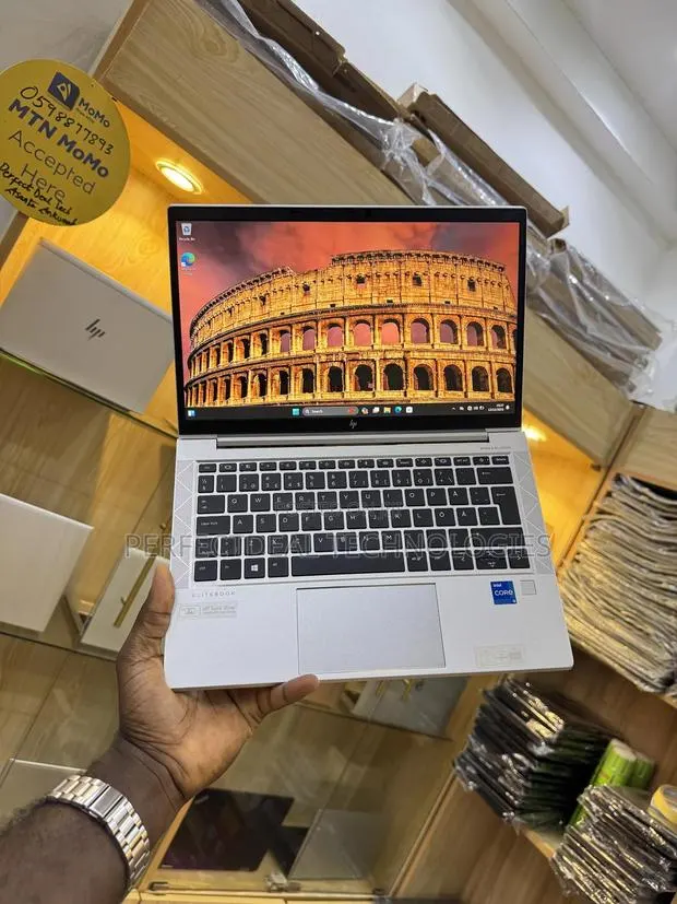 New Laptop HP EliteBook 830 G8 8GB Intel SSD 256GB · Photo 1