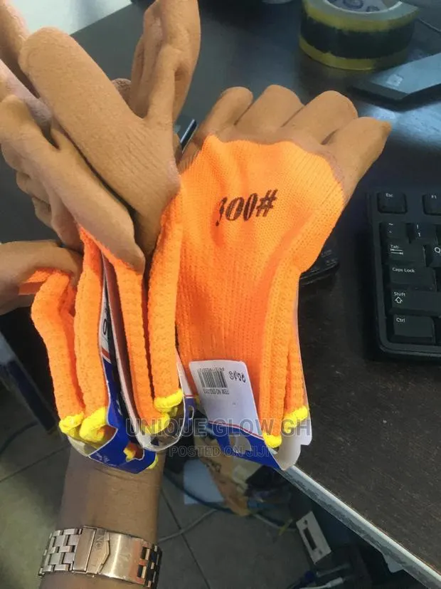 Insulating Industrial Gloves · Photo 2