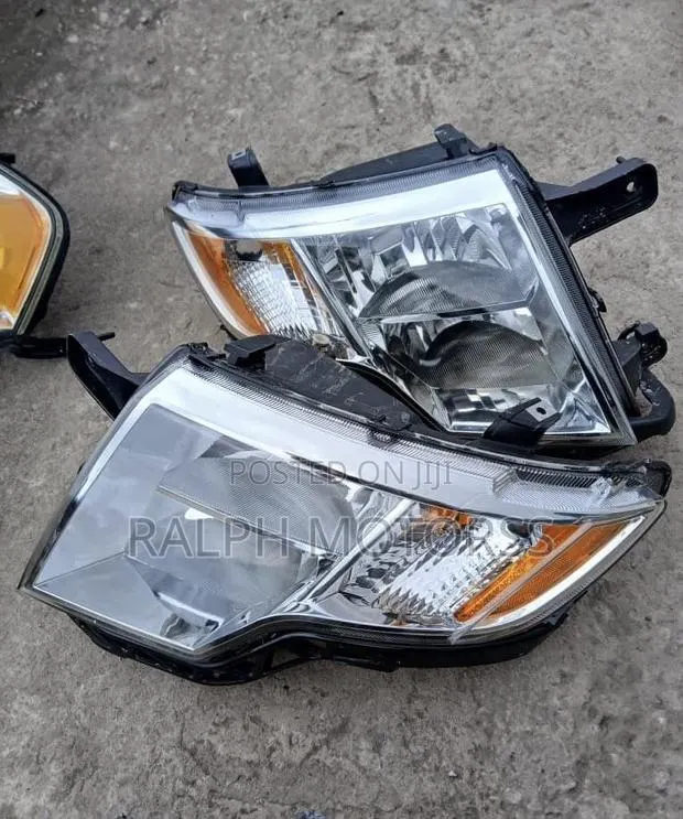 Ford Edge 2010 Headlight Pair · Photo 1