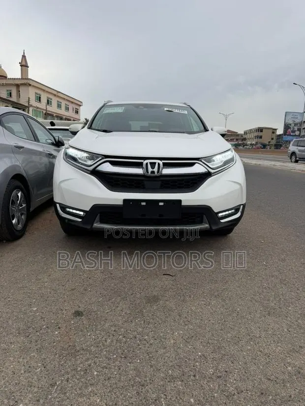 Honda CR-V Touring AWD 2019 White ยท Photo 1