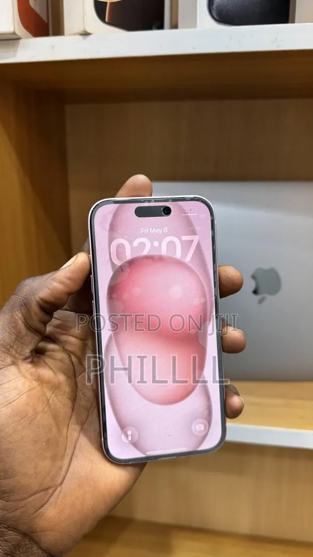 Apple iPhone 15 128 GB Pink · Photo 1