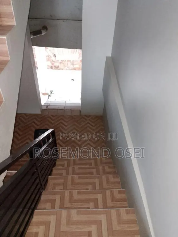 3bdrm Apartment in Madina, Zongo Junction for rent · Photo 1