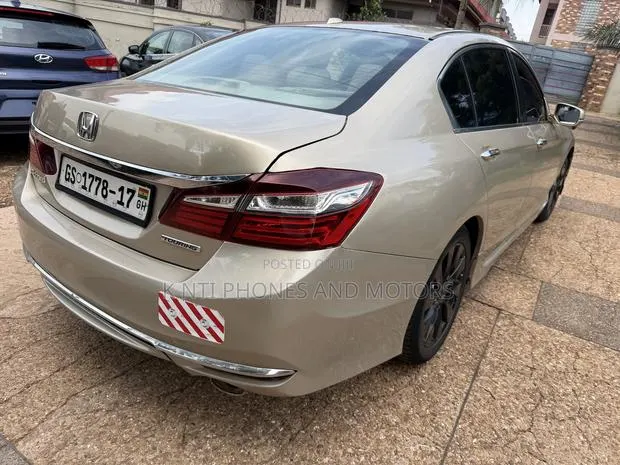 Honda Accord 2016 Gold · Photo 1