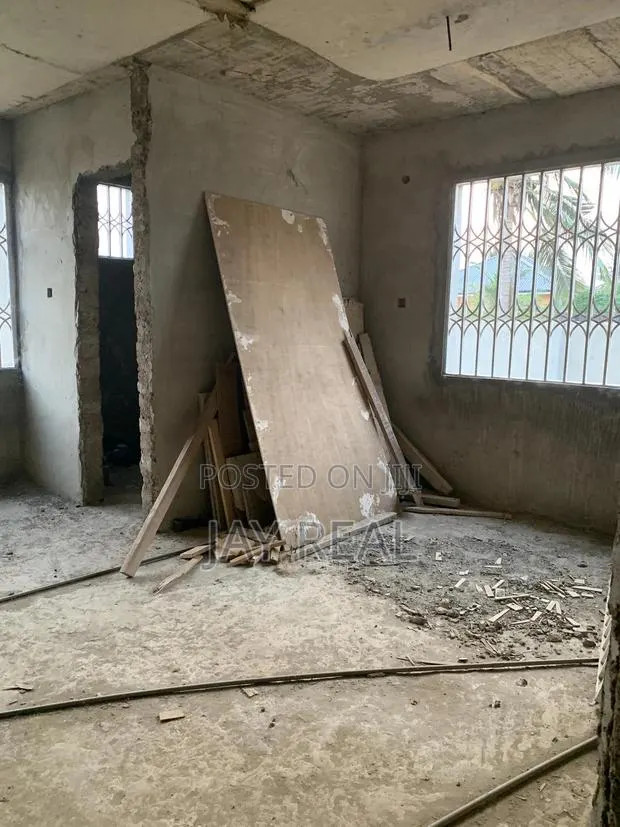 An Uncompleted 6bedrooms Self Compond for Sale · Photo 1