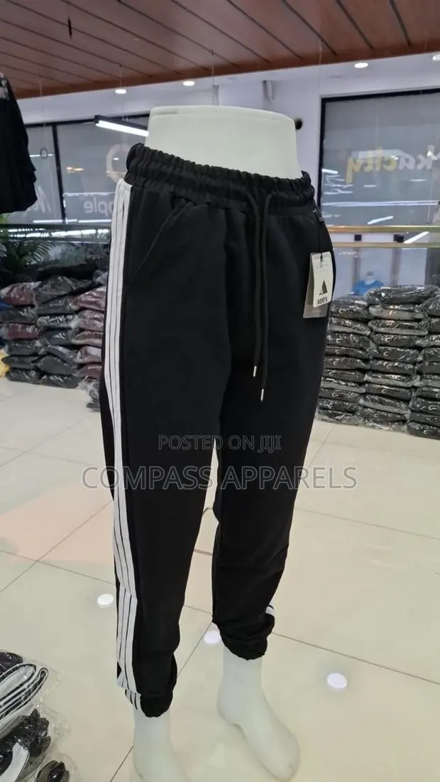 Jogger Pants · Photo 1