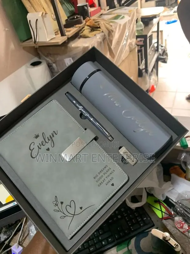 Customised Diary, Pen, Pendrive and Temperature Flask · Photo 1