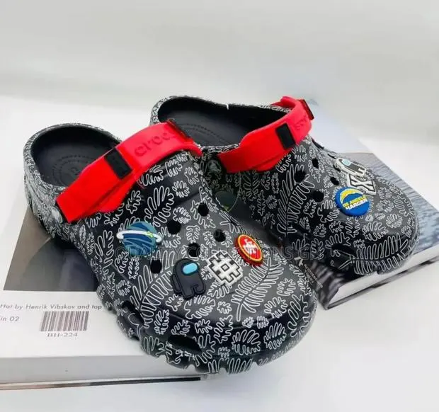 Authentic Crocs · Photo 1