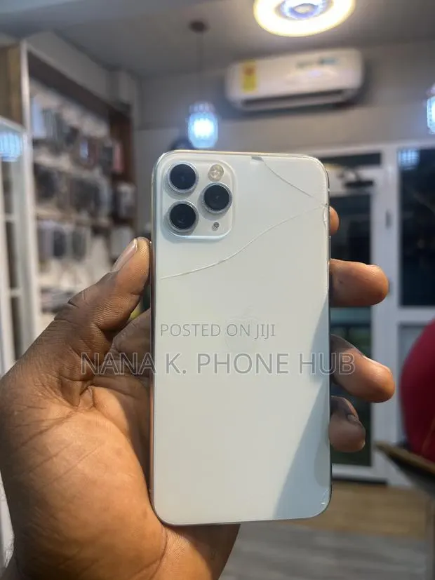 Apple iPhone 11 Pro 64 GB Silver · Photo 1