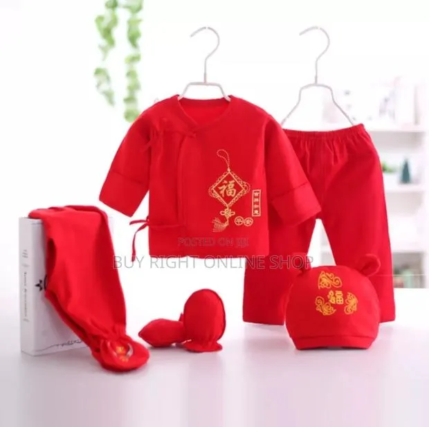 Multi-Piece Baby Gift Box (7pcs) · Photo 1