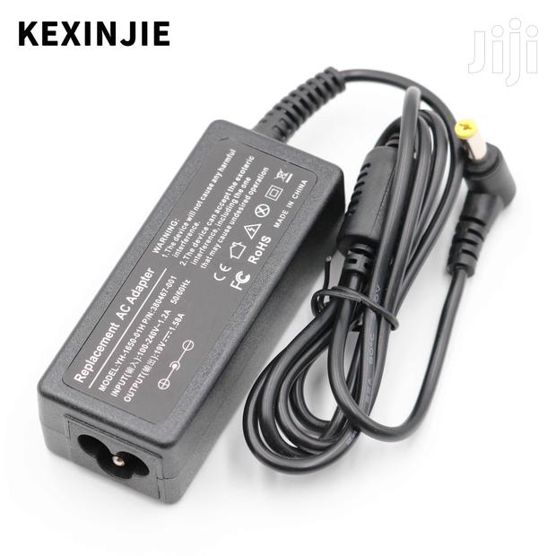 Dell Adapter 19V 1.58A 30W for Inspiron Mini · Photo 2