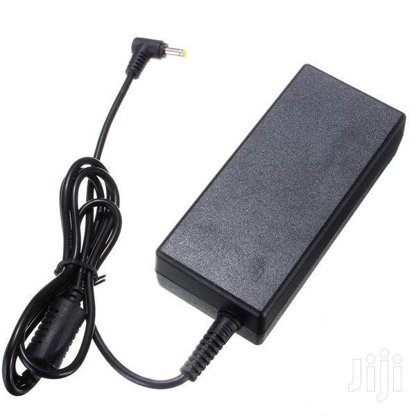 Hp 19v 1.58a Small Adapter Yellow Pin 4.0*1.7 · Photo 2