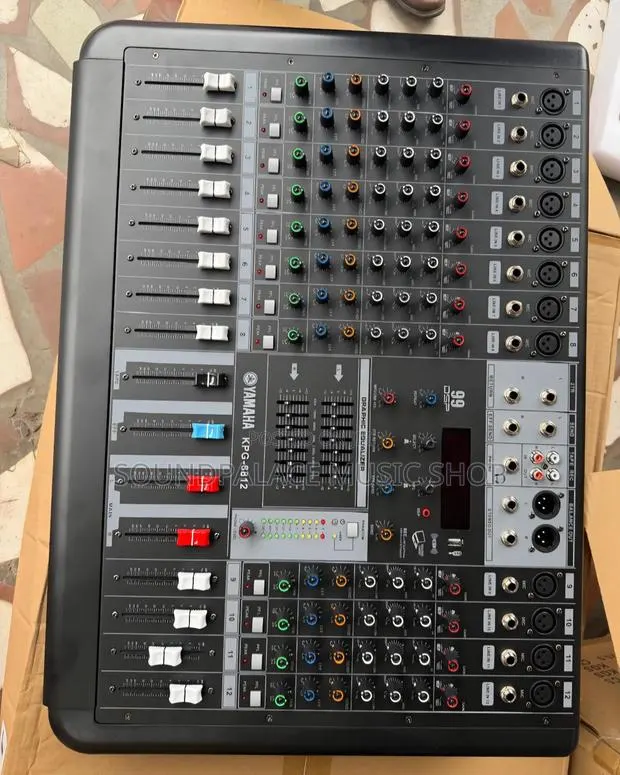 Yamaha KPG-8812, a 12-Channel Powered Mixer. · Photo 1