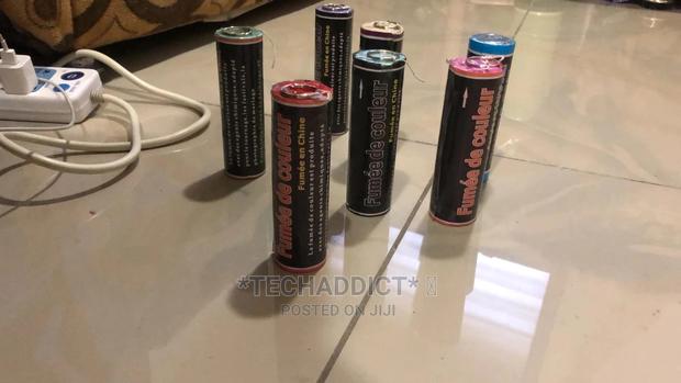Color Smoke Bomb Grenade · Photo 1