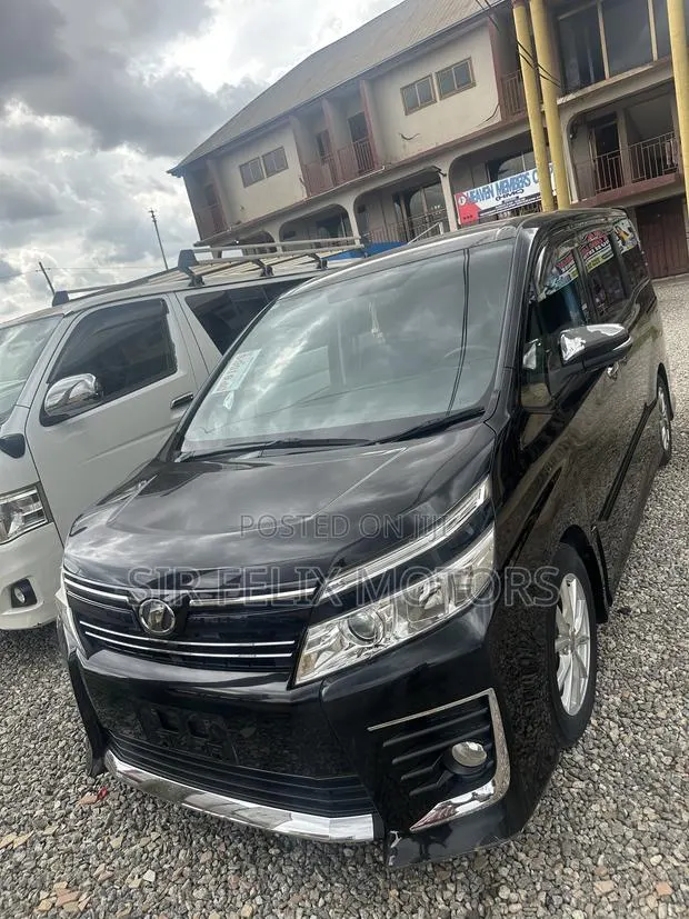 Toyota Voxy X 4WD 8-Seater 2015 Black · Photo 1