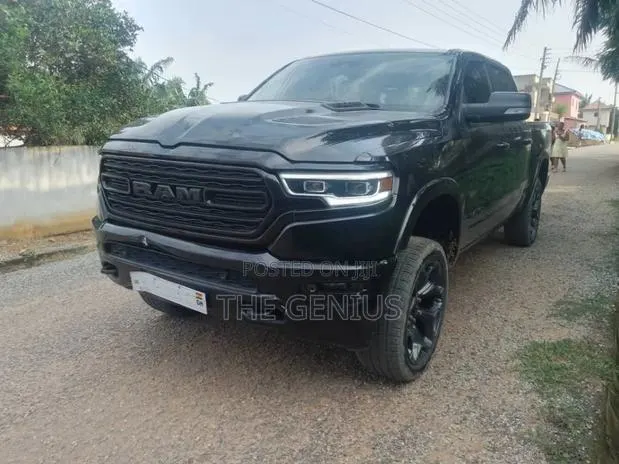 Dodge RAM 1500 5.7 Petrol AWD 2022 Black · Photo 1
