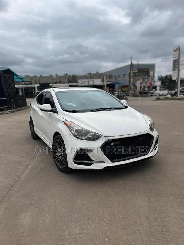 Hyundai Elantra 2013 White · Photo 1