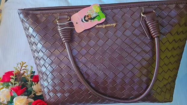 A Dark Brown Woven Leather Handbag · Photo 1