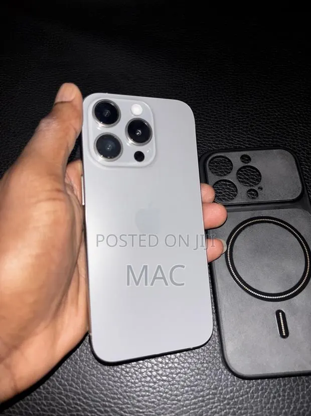Apple iPhone 15 Pro 128 GB Silver · Photo 1