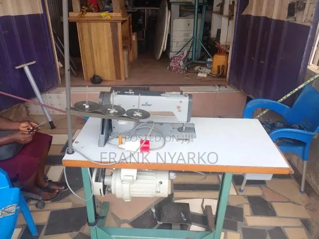 Industrial Jeans, Leather Etc Sewing Machine · Photo 1