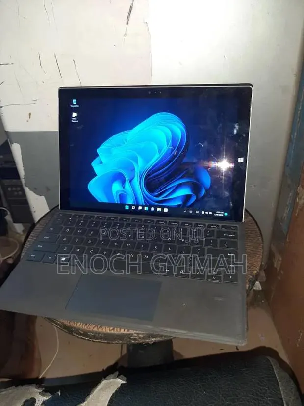 Microsoft Surface Pro 256 GB Black · Photo 1